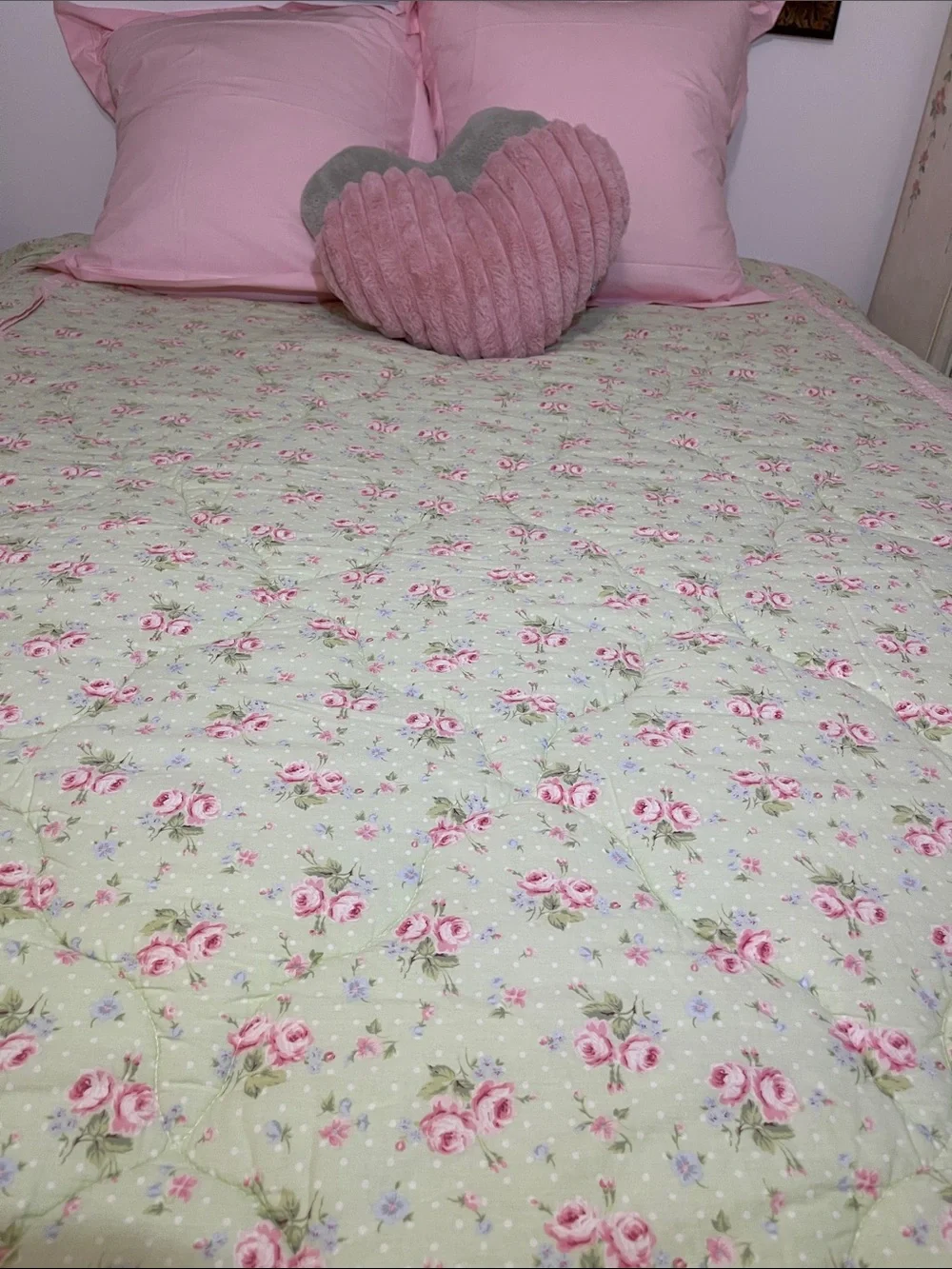 Laura Ashley, Madeline full/queen comforter, green with pink roses 🌸